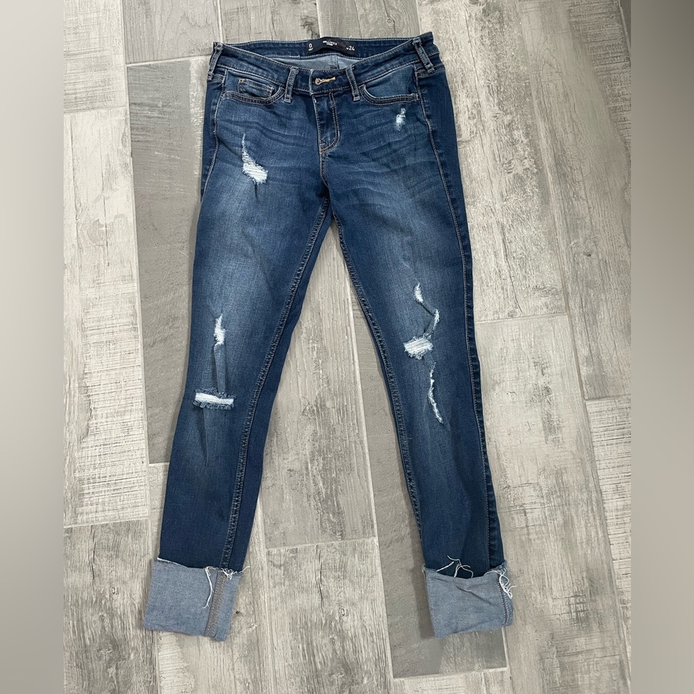 Hollister Co. Hollister Low Rise Denim Capri Size 0, 24- juniors|Color:Dark Blue